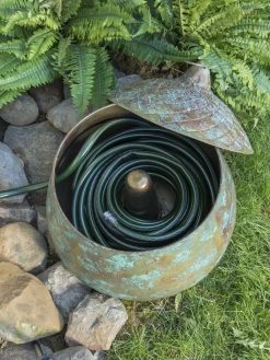 Acorn Hose Pot -Garden Tools Store 3 4 crop 8613361 01V